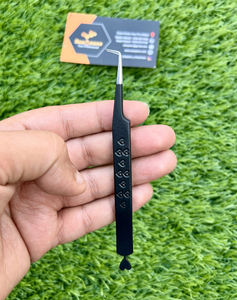 Pinzas profesionales para extensión de pestañas de acero inoxidable, revestimiento de polvo negro sostenible, punta de volumen personalizada con estampado de corazón privado - Product Image 1