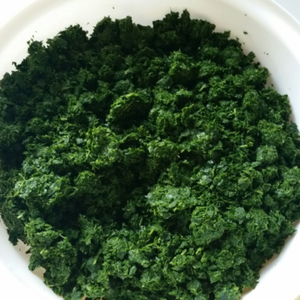 Feuilles de manioc congelées propres pour une préparation et un stockage faciles - Product Image 1