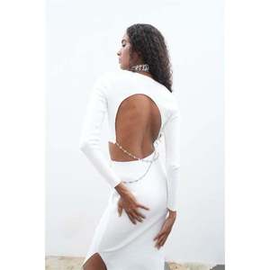 Conjunto de Falda y Blusa Maje 9884 con Detalle de Cadena en la Espalda, Silueta Ajustada, Cintura Natural, Transpirable - Product Image 4