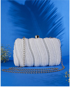 Pochette élégante de luxe écologique et durable ornée de perles, sac à main tendance pour femme, en polyester magnétique, idéal pour mariages et soirées - Product Image 4