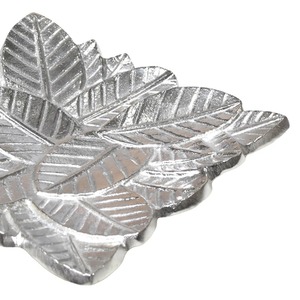 Plateau carré élégant en argent avec motif feuille, idéal pour les fêtes à domicile, les restaurants, les cafés et les réunions de famille, fabriqué en Inde. - Product Image 2