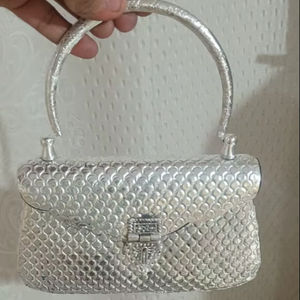 Pochette élégante en laiton, accessoire de luxe pour mariages et célébrations, sac à main pour femme pour soirées - Product Image 1