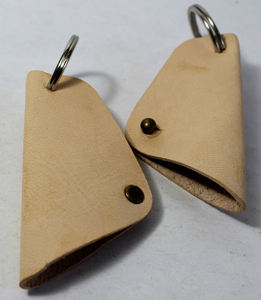 Hermoso regalo o producto de cuero curtido natural Llavero de cuero natural fuerte - Product Image 3