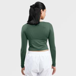 เสื้อโยคะแขนยาวสีเขียว W024 เสื้อยืดใส่สบายสำหรับออกกำลังกายและเล่นกีฬา - Product Image 2