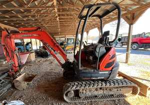 Miniexcavadora Kubota U25 2022: Potencia Compacta con Giro de Cola Cero y Versatilidad Superior - Product Image 5