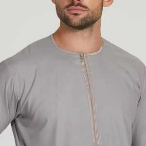 Meilleure qualité Nouveau design élégant Thobes Jubba pour l'Aïd Moyen-Orient Thobe marocain islamique Robe brodée en velours doré pour hommes - Product Image 6