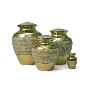 Urne de crémation de style américain en laiton de qualité brillante Urne dorée à la main avec incrustation de nacre pour cendres humaines ou animaux de compagnie - Product Image 5