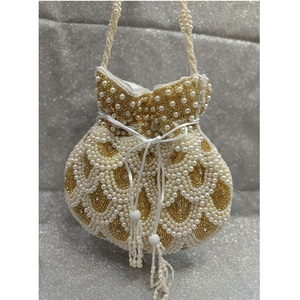 Sacs à main de pochette en tissu fabriqués à la main en Inde pour les filles, sacs de broderie pour l'exportation depuis l'Inde - Product Image 4