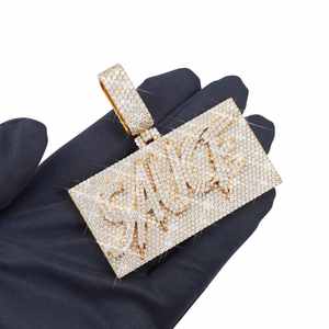 Colgante Personalizado SAUCE con Nombre en Oro de 14K y Moissanita VVS, Placa con Nombre Única y Personalizada, Lujoso Engaste en Oro de 14K, Unisex para Uso Diario - Product Image 5