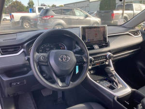 Usado 2024 T * oyota RAV4 LE - Product Image 3