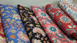 Tissu en coton imprimé à l'écran avec motif floral, matière pour la confection de robes, le quilting, la décoration intérieure, textile doux et respirant en rouleaux - Product Image 4