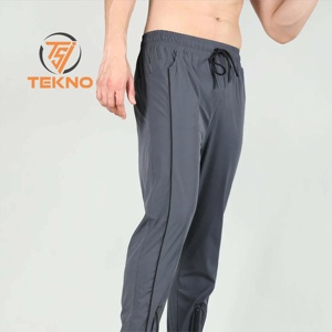 Pantalons de survêtement évasés délavés à l'acide pour hommes pantalons de survêtement évasés à pile impression graphique pantalons de survêtement à bord brut délavés au soleil vente en gros - Product Image 3