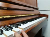 Piano tegak KL602 KAWAI bekas dari Jepang serat kayu coklat kualitas suara yang kaya nada halus dan bodi yang tahan lama