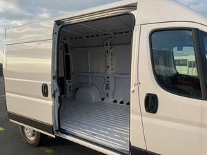 Fourgonnette utilitaire d'occasion 2024 2.2L Diesel L2H2 4x2 Manuelle 6 vitesses 130 CV pour livraison et transport de marchandises, origine Alaska, entretien sur site - Product Image 3