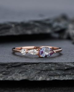 แหวนอเล็กซานไดรต์ทรงลูกแพร์ ชุบทองคำชมพู 14K เงินแท้ 925 แหวนหมั้นทรงหยดน้ำ แหวนสัญญาเรียบหรู แหวนแต่งงานคลาสสิก - Product Image 2