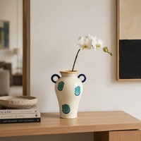 Vase en céramique artisanale bleu à pois brillant, vase à fleurs moderne peint à la main avec poignées pour décoration d'art contemporain
