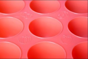 Herramienta para hacer helados Manual de silicona de grado alimenticio respetuosa con el medio ambiente, bandeja de cubitos de hielo redonda estrecha con contenedor apto para <span class=keywords><strong>lavavajillas</strong></span> - Product Image 5