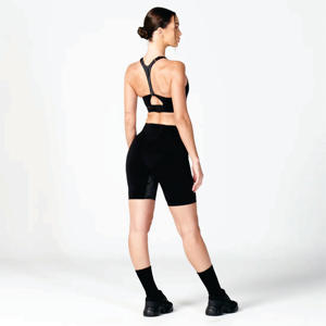 Tissu de performance léger et extensible dans les 4 sens 75% Polyamide 25% Elasthanne Athletic Fit Black Women Core V-Biker Breathable Shorts - Product Image 4