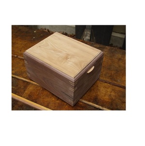 Urnas de cremación de madera de mango de artesanía india de lujo para adultos suministros funerarios para almacenamiento de cenizas humanas - Product Image 1