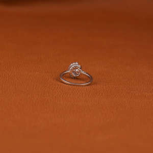 Diamante cultivado en laboratorio con anillo de diamante de corte redondo Diamante lateral de corte redondo Anillo de compromiso cultivado en laboratorio Anillo De Oro Sólido de 14KT para su regalo - Product Image 4