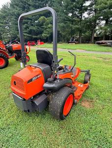 Tondeuse autoportée diesel Kubota ZD1211 de qualité supérieure, à braquage zéro, professionnelle et commerciale pour la coupe de l'herbe agricole - Product Image 3