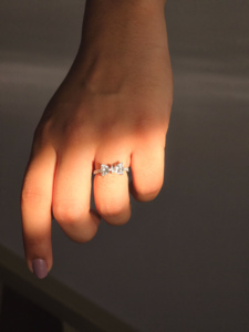 Anillo de Oro Amarillo Sólido de 14K y 18K con Diamante Cultivado en Laboratorio, Corte Corazón, Motivo de Lazo, Nudo Delicado, Joyería de Moda con Diseño Caprichoso - Product Image 4