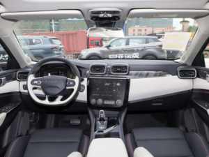 Voiture d'occasion 2024 Plus Pro Compacte 5 portes 5 places Automatique Essence État d'occasion Gauche R19 Euro VI Traction avant Cuir - Product Image 2