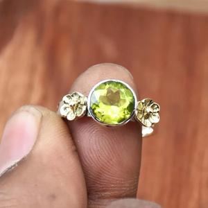 แหวนเพอริดอทธรรมชาติ925เงินสเตอร์ลิงทรงกลมตัดทองเหลือง Peridot ตอกรูปดอกไม้ของขวัญแหวนสำหรับเธอ - Product Image 1