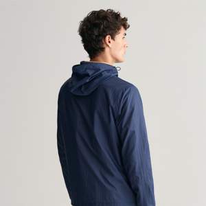 Cortavientos ligero informal para hombre: suave, transpirable y perfecto para el uso diario y las aventuras al aire libre - Product Image 4