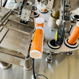Automatische tandpastavul- en verzegelmachine voor 30ml crème in plastic tubes, geschikt voor olie, cosmetica en zalf. - Product Image 3
