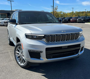 Jeep Grand Cherokee L Summit 4X4 2025 de Alta Demanda - Product Image 1