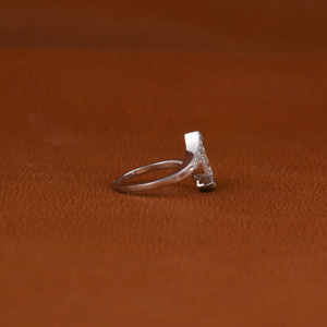 Anillo de compromiso de diamante cultivado en laboratorio con corte de pera Bypass, diseño personalizado hecho a mano con anillo de diamante de estilo moderno de oro macizo de 18 quilates - Product Image 4