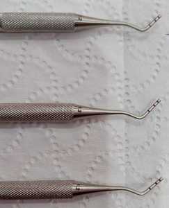 Guide de profondeur dentaire de qualité supérieure KM FDP, instruments chirurgicaux dentaires, curettes à guide de profondeur de 1,0 mm et 1,2 mm, QUALITÉ ALLEMANDE - Product Image 1