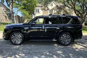 2023 L.X 600 Luxury25Miles TwinTurbo V.6 4WD รุ่นปี 2023 L.X 600 Luxury ระยะทางวิ่ง 25 ไมล์ เครื่องยนต์ทวินเทอร์โบ V.6 ขับเคลื่อน 4 ล้อ - Product Image 5