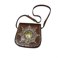 Sac bandoulière vintage en cuir style bohème, motif géométrique, capacité 5L, sangle réglable, fermeture à rabat, idéal pour festivals et voyages