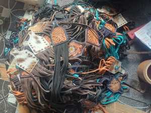 Porte-clés OEM de style cowboy occidental en cuir de vachette usiné à la main porte-clés personnalisable rodéo international métal plastique - Product Image 6