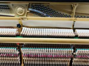 Piano Vertical Yamaha U3A Usado, Calidad Japonesa, Rendimiento Profesional, Listo para el Escenario, Sonido Claro y Potente - Product Image 3