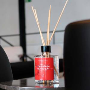 Aromatic Set - Diffuser with <b>Sticks</b> 400ml - Fig and Roses Fragrance + White Jar Scented Candle 100g - Fig and Roses Fragrance - Product Image 4