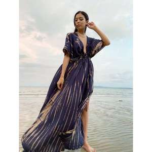 Robe maxi kaftan pour femme, tie-dye, écologique, naturelle, col en V profond, coupe ample, style bohème, vêtements de plage et de villégiature - Product Image 1