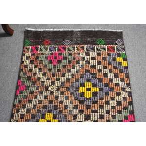 Alfombra turca Kilim de 2.4x9 pies, alfombra vintage, alfombra de lana con diseño de plantas y árboles marrones - Product Image 4