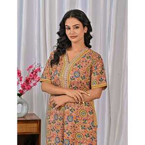 Vestido de dormir informal de algodón estampado a mano con estampado floral, camisón con botones, tejido suave para el verano, brunch o damas de honor. - Product Image 1