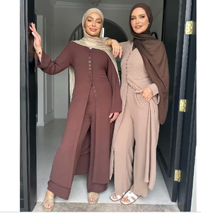Conjuntos de abayas elegantes con botones en tonos chocolate intenso y tostado. Juegos premium disponibles a precios de mayoreo. - Product Image 1