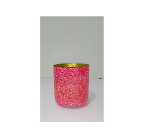 เชิงเทียนโลหะแนวร่วมสมัยที่มีรูปทรงเรขาคณิตสำหรับตกแต่งคริสต์มาสในพื้นที่นั่งเล่นที่ทันสมัย - Product Image 1