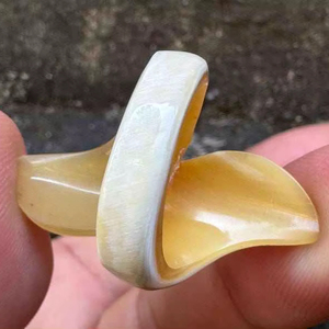 แหวนเขาควายขัดเงา เครื่องประดับงานเลี้ยง สำหรับงานแต่งงาน งานครบรอบ ขายดี สีธรรมชาติ - Product Image 1