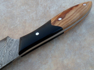 Couteau de chef de cuisine personnalisé en acier damas fait à la main avec capacité de coupe de légumes de haute qualité avec une gaine en cuir - Product Image 4