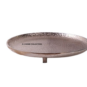 Bandeja Redonda de Metal con Textura Martillada Multiusos de Primera Calidad para Servir Comida y Cena - Product Image 1