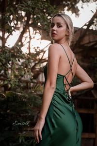 100% seda pura corte diagonal verde esmeralda vestido largo sin espalda Slip Casual dama de honor vestido de fiesta con cuello en V profundo - Product Image 5