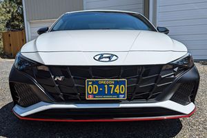 Elantra Sedán Turbo 2023 Usado, Cuero Oscuro, Aleación de Aluminio, 1-25000 Millas, Techo Panorámico, 100% en Perfecto Estado - Product Image 3