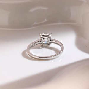 Bague solitaire en or jaune 14 carats avec diamant de laboratoire taille coussin de 1,00 carat, clarté VS2, couleur F, certifié IGI - Product Image 3