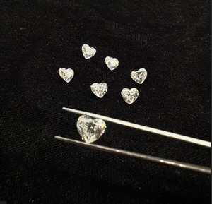 Impresionante 1,51 Ct E Color Corazón Corte brillante Diamante natural Certificado GIA Excelente brillo Ideal para la artesanía de joyería fina - Product Image 1